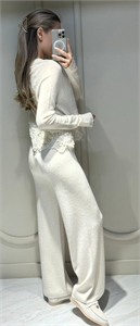 {{productViewItem.photos[photoViewList.activeNavIndex].Alt || productViewItem.photos[photoViewList.activeNavIndex].Description || 'Костюм ERMANO SCERVINO'}}