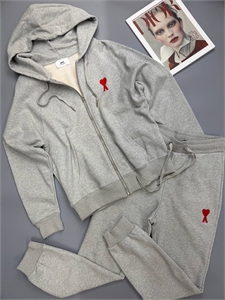 {{productViewItem.photos[photoViewList.activeNavIndex].Alt || productViewItem.photos[photoViewList.activeNavIndex].Description || 'Костюм AMI'}}