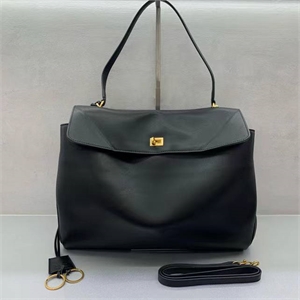 {{productViewItem.photos[photoViewList.activeNavIndex].Alt || productViewItem.photos[photoViewList.activeNavIndex].Description || 'Сумка BALENCIAGA 40 см'}}