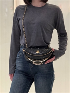 {{productViewItem.photos[photoViewList.activeNavIndex].Alt || productViewItem.photos[photoViewList.activeNavIndex].Description || 'Сумка CHANEL'}}