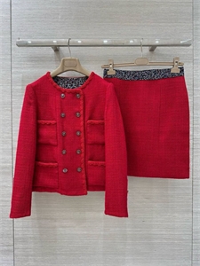 {{productViewItem.photos[photoViewList.activeNavIndex].Alt || productViewItem.photos[photoViewList.activeNavIndex].Description || 'Костюм CHANEL'}}