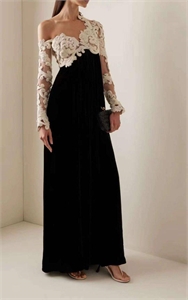 {{productViewItem.photos[photoViewList.activeNavIndex].Alt || productViewItem.photos[photoViewList.activeNavIndex].Description || 'Платье ZIMMERMANN'}}