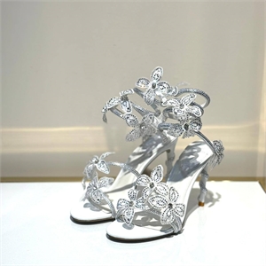 {{productViewItem.photos[photoViewList.activeNavIndex].Alt || productViewItem.photos[photoViewList.activeNavIndex].Description || 'Босоножки RC'}}