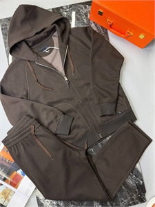 {{productViewItem.photos[photoViewList.activeNavIndex].Alt || productViewItem.photos[photoViewList.activeNavIndex].Description || 'Спортивный костюм TOM FORD'}}