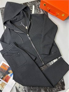 {{productViewItem.photos[photoViewList.activeNavIndex].Alt || productViewItem.photos[photoViewList.activeNavIndex].Description || 'Спортивный костюм TOM FORD'}}