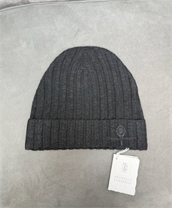 {{productViewItem.photos[photoViewList.activeNavIndex].Alt || productViewItem.photos[photoViewList.activeNavIndex].Description || 'Шапка BC'}}