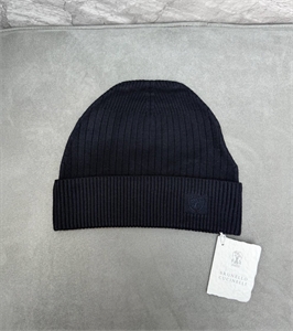 {{productViewItem.photos[photoViewList.activeNavIndex].Alt || productViewItem.photos[photoViewList.activeNavIndex].Description || 'Шапка BC'}}