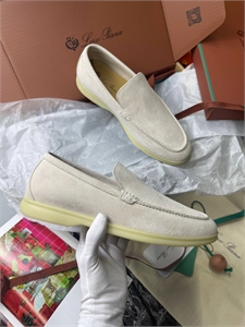 {{productViewItem.photos[photoViewList.activeNavIndex].Alt || productViewItem.photos[photoViewList.activeNavIndex].Description || 'Лоферы LP'}}