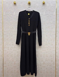 {{productViewItem.photos[photoViewList.activeNavIndex].Alt || productViewItem.photos[photoViewList.activeNavIndex].Description || 'Платье Schiaparelli'}}