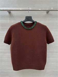 {{productViewItem.photos[photoViewList.activeNavIndex].Alt || productViewItem.photos[photoViewList.activeNavIndex].Description || 'Кофта PRADA'}}