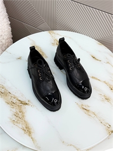 {{productViewItem.photos[photoViewList.activeNavIndex].Alt || productViewItem.photos[photoViewList.activeNavIndex].Description || 'Лоферы CHANEL'}}