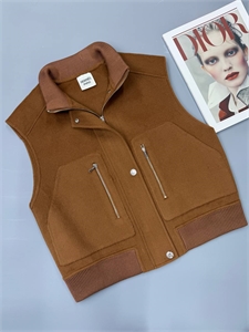 {{productViewItem.photos[photoViewList.activeNavIndex].Alt || productViewItem.photos[photoViewList.activeNavIndex].Description || 'Жилет HERMES'}}