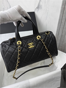 {{productViewItem.photos[photoViewList.activeNavIndex].Alt || productViewItem.photos[photoViewList.activeNavIndex].Description || 'Сумка CHANEL'}}