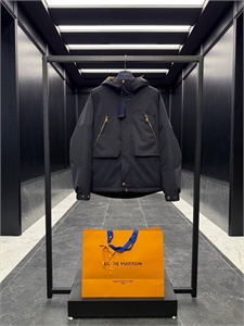 {{productViewItem.photos[photoViewList.activeNavIndex].Alt || productViewItem.photos[photoViewList.activeNavIndex].Description || 'Пуховик LV'}}