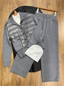 {{productViewItem.photos[photoViewList.activeNavIndex].Alt || productViewItem.photos[photoViewList.activeNavIndex].Description || 'Бомбер LORO PIANA'}}