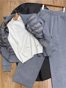 {{productViewItem.photos[photoViewList.activeNavIndex].Alt || productViewItem.photos[photoViewList.activeNavIndex].Description || 'Штаны LORO PIANA'}}