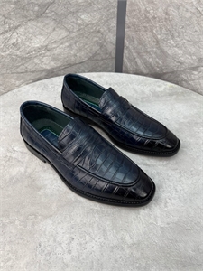 {{productViewItem.photos[photoViewList.activeNavIndex].Alt || productViewItem.photos[photoViewList.activeNavIndex].Description || 'Туфли SR'}}