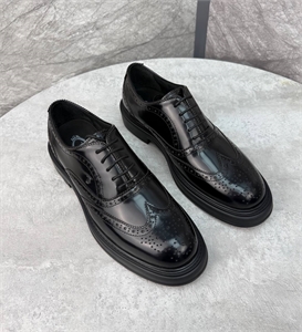 {{productViewItem.photos[photoViewList.activeNavIndex].Alt || productViewItem.photos[photoViewList.activeNavIndex].Description || 'Туфли TODS'}}