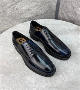 {{productViewItem.photos[photoViewList.activeNavIndex].Alt || productViewItem.photos[photoViewList.activeNavIndex].Description || 'Туфли PRADA'}}