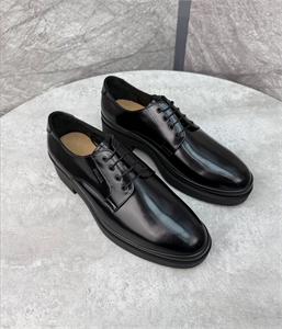 {{productViewItem.photos[photoViewList.activeNavIndex].Alt || productViewItem.photos[photoViewList.activeNavIndex].Description || 'Туфли PRADA'}}