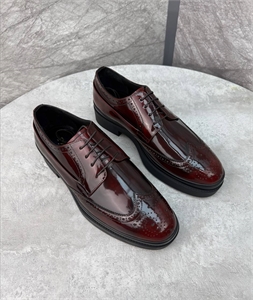 {{productViewItem.photos[photoViewList.activeNavIndex].Alt || productViewItem.photos[photoViewList.activeNavIndex].Description || 'Туфли PRADA'}}