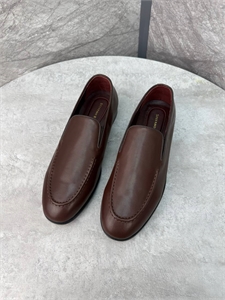 {{productViewItem.photos[photoViewList.activeNavIndex].Alt || productViewItem.photos[photoViewList.activeNavIndex].Description || 'Лоферы SR'}}