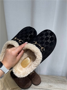 {{productViewItem.photos[photoViewList.activeNavIndex].Alt || productViewItem.photos[photoViewList.activeNavIndex].Description || 'Мюли GUCCI'}}