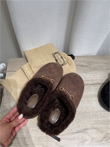 {{productViewItem.photos[photoViewList.activeNavIndex].Alt || productViewItem.photos[photoViewList.activeNavIndex].Description || 'Мюли GUCCI'}}