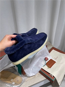 {{productViewItem.photos[photoViewList.activeNavIndex].Alt || productViewItem.photos[photoViewList.activeNavIndex].Description || 'Обувь LORO PIANA'}}