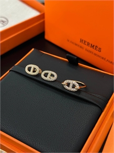 {{productViewItem.photos[photoViewList.activeNavIndex].Alt || productViewItem.photos[photoViewList.activeNavIndex].Description || 'Серьги HERMES'}}