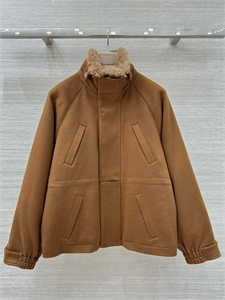 {{productViewItem.photos[photoViewList.activeNavIndex].Alt || productViewItem.photos[photoViewList.activeNavIndex].Description || 'Дубленка LORO PIANA'}}