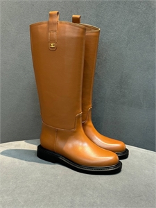 {{productViewItem.photos[photoViewList.activeNavIndex].Alt || productViewItem.photos[photoViewList.activeNavIndex].Description || 'Сапоги CELINE'}}