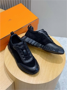 {{productViewItem.photos[photoViewList.activeNavIndex].Alt || productViewItem.photos[photoViewList.activeNavIndex].Description || 'Кроссовки HERMES'}}