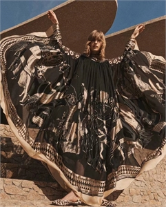 {{productViewItem.photos[photoViewList.activeNavIndex].Alt || productViewItem.photos[photoViewList.activeNavIndex].Description || 'Платье ZIMMERMANN'}}