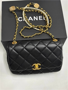 {{productViewItem.photos[photoViewList.activeNavIndex].Alt || productViewItem.photos[photoViewList.activeNavIndex].Description || 'Сумка CHANEL'}}