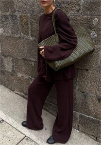 {{productViewItem.photos[photoViewList.activeNavIndex].Alt || productViewItem.photos[photoViewList.activeNavIndex].Description || 'Костюм THE ROW'}}