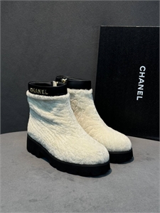 {{productViewItem.photos[photoViewList.activeNavIndex].Alt || productViewItem.photos[photoViewList.activeNavIndex].Description || 'Ботинки CHANEL'}}