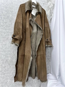 {{productViewItem.photos[photoViewList.activeNavIndex].Alt || productViewItem.photos[photoViewList.activeNavIndex].Description || 'Дубленка THE ROW'}}