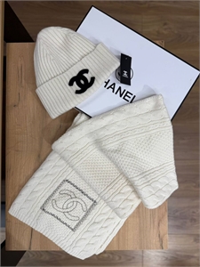 {{productViewItem.photos[photoViewList.activeNavIndex].Alt || productViewItem.photos[photoViewList.activeNavIndex].Description || 'Шапка CHANEL'}}