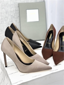 {{productViewItem.photos[photoViewList.activeNavIndex].Alt || productViewItem.photos[photoViewList.activeNavIndex].Description || 'Туфли TOM FORD'}}