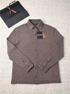 {{productViewItem.photos[photoViewList.activeNavIndex].Alt || productViewItem.photos[photoViewList.activeNavIndex].Description || 'Рубашка ZEGNA'}}