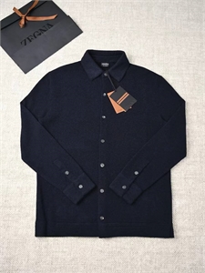 {{productViewItem.photos[photoViewList.activeNavIndex].Alt || productViewItem.photos[photoViewList.activeNavIndex].Description || 'Рубашка ZEGNA'}}