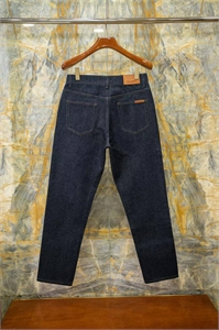 {{productViewItem.photos[photoViewList.activeNavIndex].Alt || productViewItem.photos[photoViewList.activeNavIndex].Description || 'Джинсы DG'}}