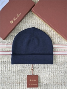 {{productViewItem.photos[photoViewList.activeNavIndex].Alt || productViewItem.photos[photoViewList.activeNavIndex].Description || 'Шапка LP'}}