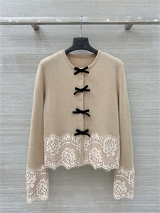 {{productViewItem.photos[photoViewList.activeNavIndex].Alt || productViewItem.photos[photoViewList.activeNavIndex].Description || 'Кардиган VALENTINO'}}