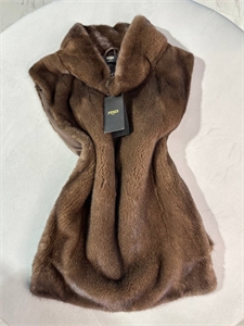 {{productViewItem.photos[photoViewList.activeNavIndex].Alt || productViewItem.photos[photoViewList.activeNavIndex].Description || 'Жилет FENDI'}}