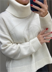 {{productViewItem.photos[photoViewList.activeNavIndex].Alt || productViewItem.photos[photoViewList.activeNavIndex].Description || 'Свитер HERMES'}}