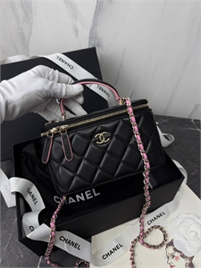 {{productViewItem.photos[photoViewList.activeNavIndex].Alt || productViewItem.photos[photoViewList.activeNavIndex].Description || 'Сумка CHANEL'}}