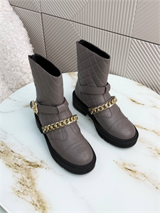 {{productViewItem.photos[photoViewList.activeNavIndex].Alt || productViewItem.photos[photoViewList.activeNavIndex].Description || 'Ботинки CHANEL'}}