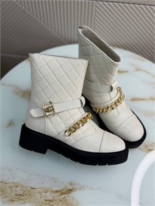 {{productViewItem.photos[photoViewList.activeNavIndex].Alt || productViewItem.photos[photoViewList.activeNavIndex].Description || 'Ботинки CHANEL'}}